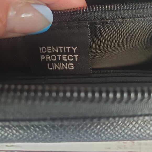 Tahari Black Front Pocket Organizer Wristlet Wallet All in one New with tag - Picture 6 of 14